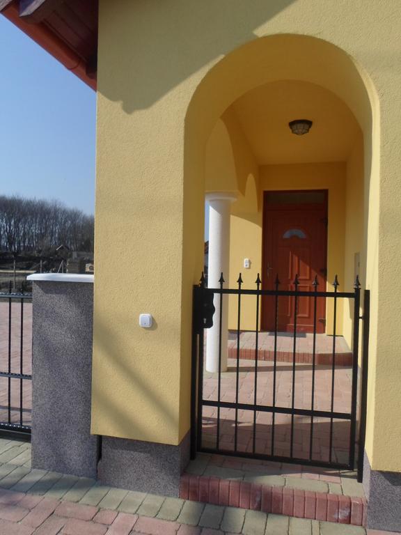 Kiserdő Vendégház Rajka Exterior foto