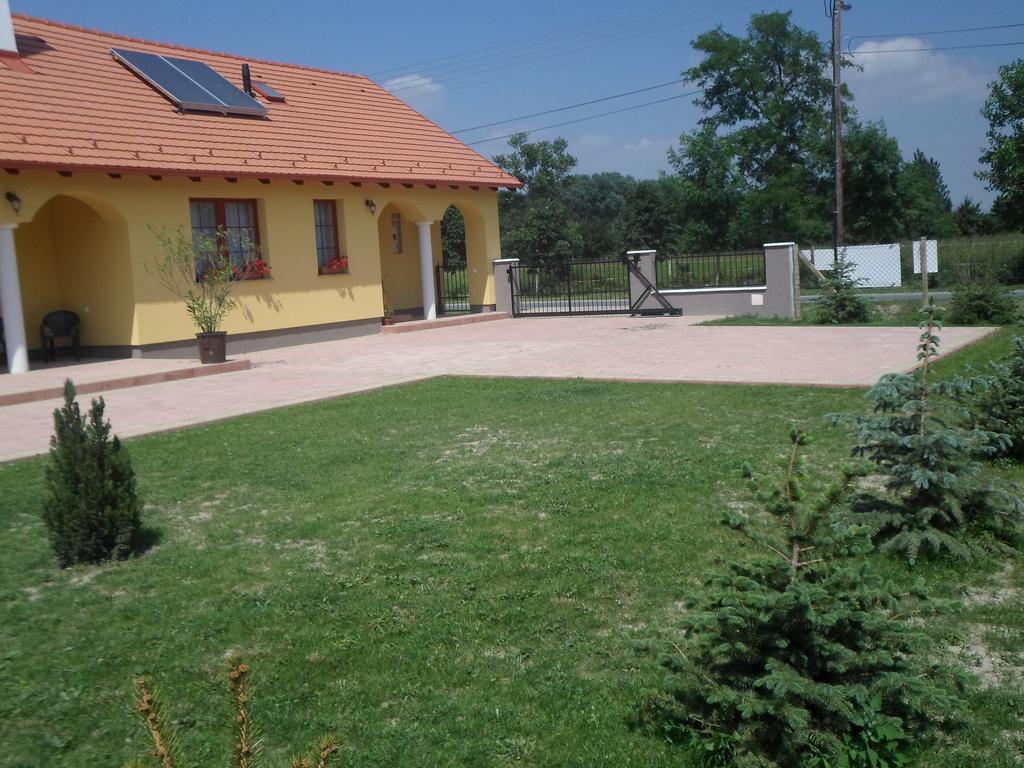 Kiserdő Vendégház Rajka Exterior foto